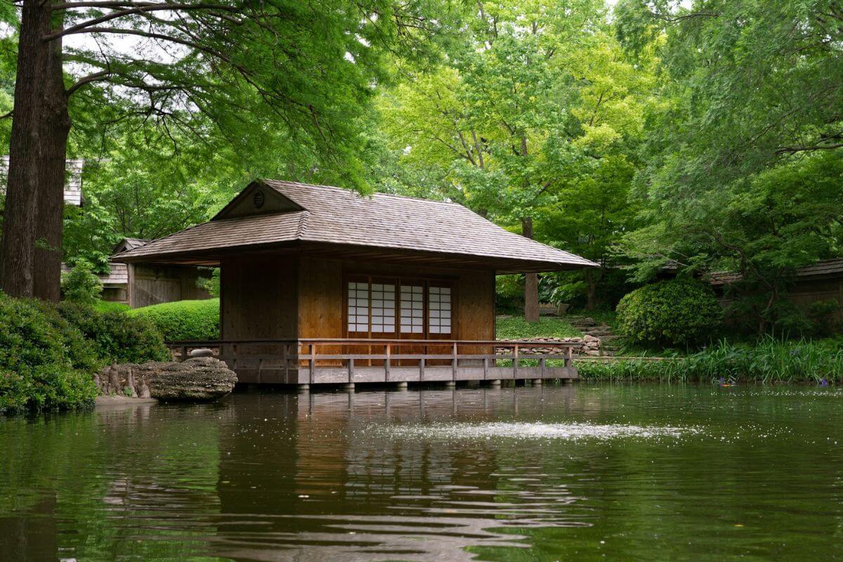 a Japanese-style building inside the Fort Worth Japanese Garden