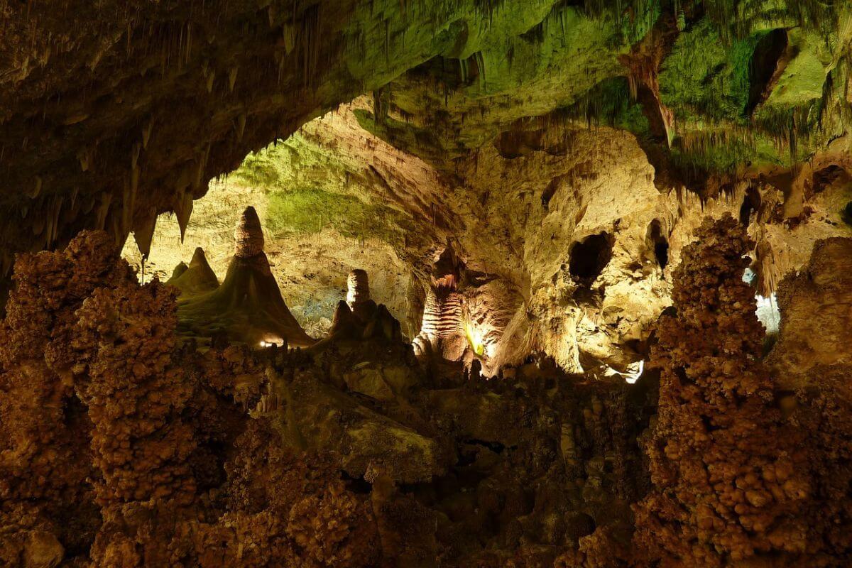 inside carlsbad caverns